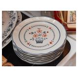 Vintage Dinnerware / Dinner Plates