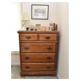 Chest of Drawers / Dresser