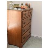 Chest of Drawers / Dresser