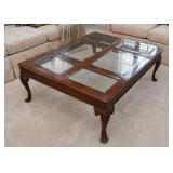 Traditional Coffee Table with Glass Top Panels