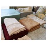 Bed Linens / Throws