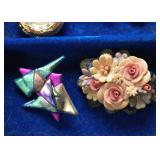 Costume Jewelry - Brooches & Pins