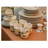 Belleek Holiday / Christmas Holly Dinnerware