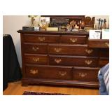 Traditional Lowboy Chest of Drawers / Dresser