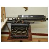 Royal Typewriter (needs repair)