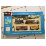 Vintage Revell H-O Electric Train Set with Box
