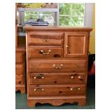 Vintage Chest of Drawers / Dresser