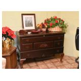 Buffet / Sideboard, Flower Centerpieces