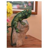 Iguana Statue / Figure