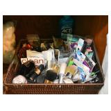 Make-Up, Cosmetics, Toiletries