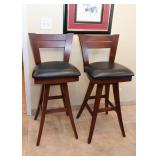 Pair of Kitchen Counter / Bar Stools Pair of Kitchen Counter / Bar Stools