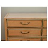 Vintage Chest of Drawers / Dresser Vintage Chest of Drawers / Dresser