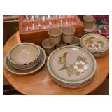 Vintage Yamaka Cupboard Craft Stoneware Dinnerware / Dishes