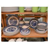 Blue & White Blue Willow Style Dinnerware / Dishes 