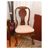 Beautiful Dining Table & 8 Dining Chairs