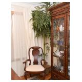 Beautiful Dining Table & 8 Dining Chairs