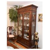 Fantastic China Display Cabinet