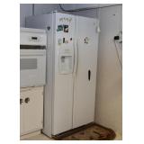 Side-by-Side Refrigerator Freezer