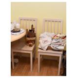 Round Pedestal Kitchen Table with 4 Chairs