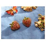 Vintage Brooches / Pins