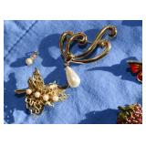 Vintage Brooches / Pins