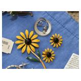 Vintage Costume Jewelry (Brooches, Necklaces, Earrings, Bracelets)