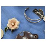 Vintage Costume Jewelry (Brooches, Necklaces, Earrings, Bracelets)