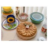 Pyrex Bowls, Pie Keep
