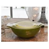 Pyrex Nesting Mixing Bowls