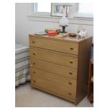 Vintage Chest of Drawers / Dresser