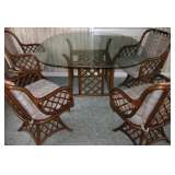 Clean and excellent Glasss Table/Chairs