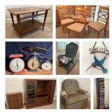 COLLECTOR'S WONDERLAND ON WILLOUGHBY RD.