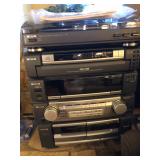 Aiwa compact stereo with turntable