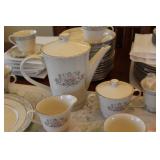 Lenox Cosmopolitan China: Charleston Pattern 5-Piece Place (8 available)