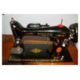 Antique Singer Sewing Machine, Excellent Condtion