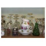 Some collectible glass and ceramic items