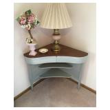 Corner Vanity Table with Lamp