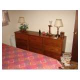 dresser (74 x 19 x 31)