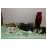 HCE044 Decorate for Christmas - Wine Glasses, Dishes & More