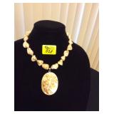 HFJ028 Pearl and Mother of Pearl Necklace