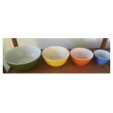 HPT068 Vintage Color Pyrex Nesting Mixing Bowl Set