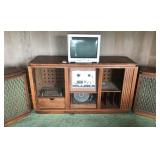 EBC029 Sylvania TV, Pioneer Speakers and Entertainment Cabinet