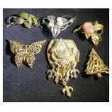NPT090 Seven Vintage Brooches Corel, Trifari & More