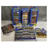 SLC049  Mattel Hot Wheels Gift & Party Packs, Hauler, Car Set NIP