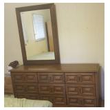 VKE100 Solid Wood Nine Drawer Dresser & Mirror