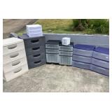 KIE017 - 8 PLASTIC STORAGE CONTAINERS