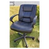 KIE021 - COMFY CHAIR