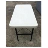 KIE044 - MOLDED 4’ x 2’ PLASTIC TABLE