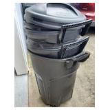 KIE077 - RUBBERMAID 33 GALLON TRASH CANS