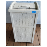 KIE106 - Trash Can with cover